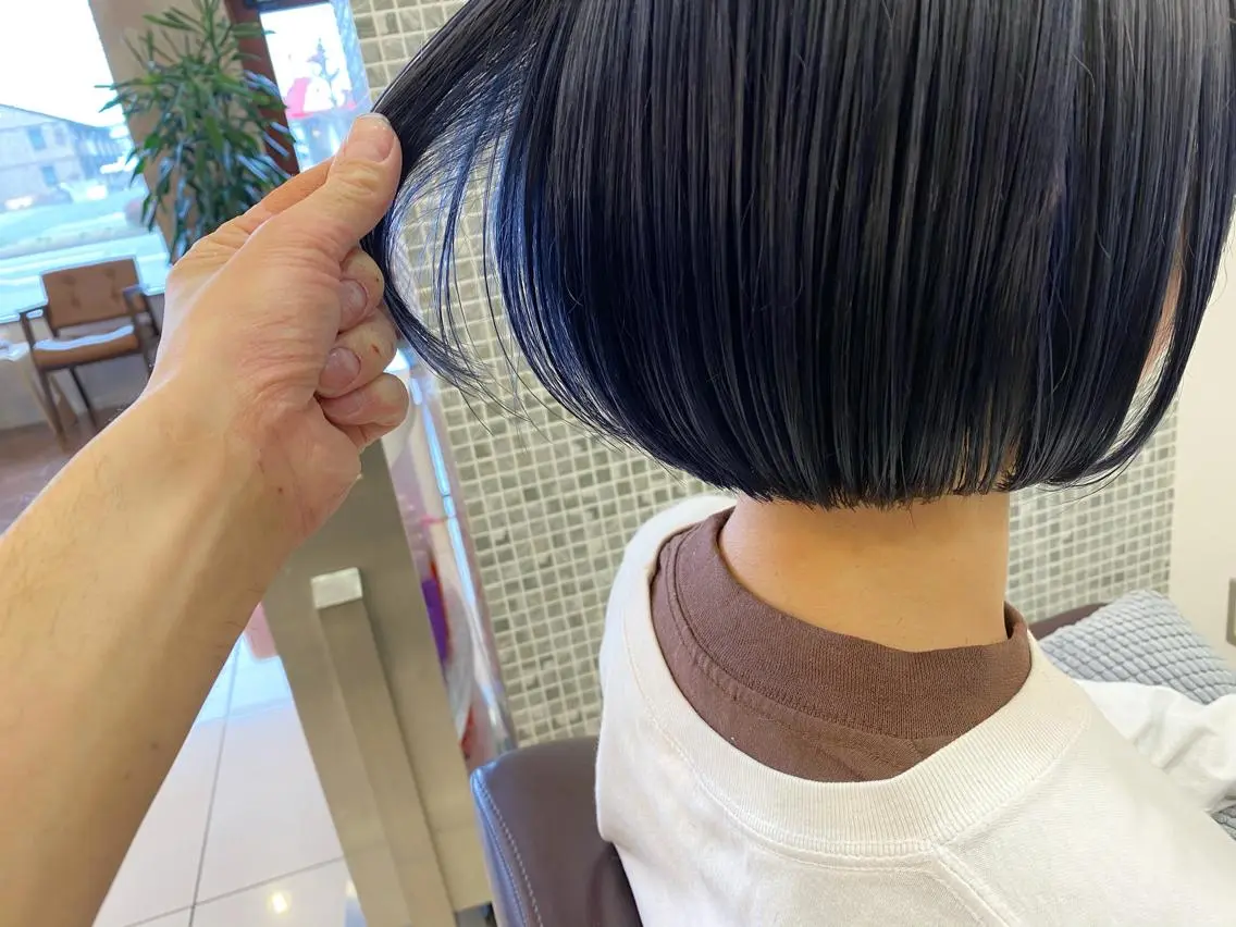 ショート カラー ブリーチ ブルーカラー ネイビーカラー パープルカラー ボブ カット ヘアカラー トリートメント 鈴木 翔梧のヘアスタイル