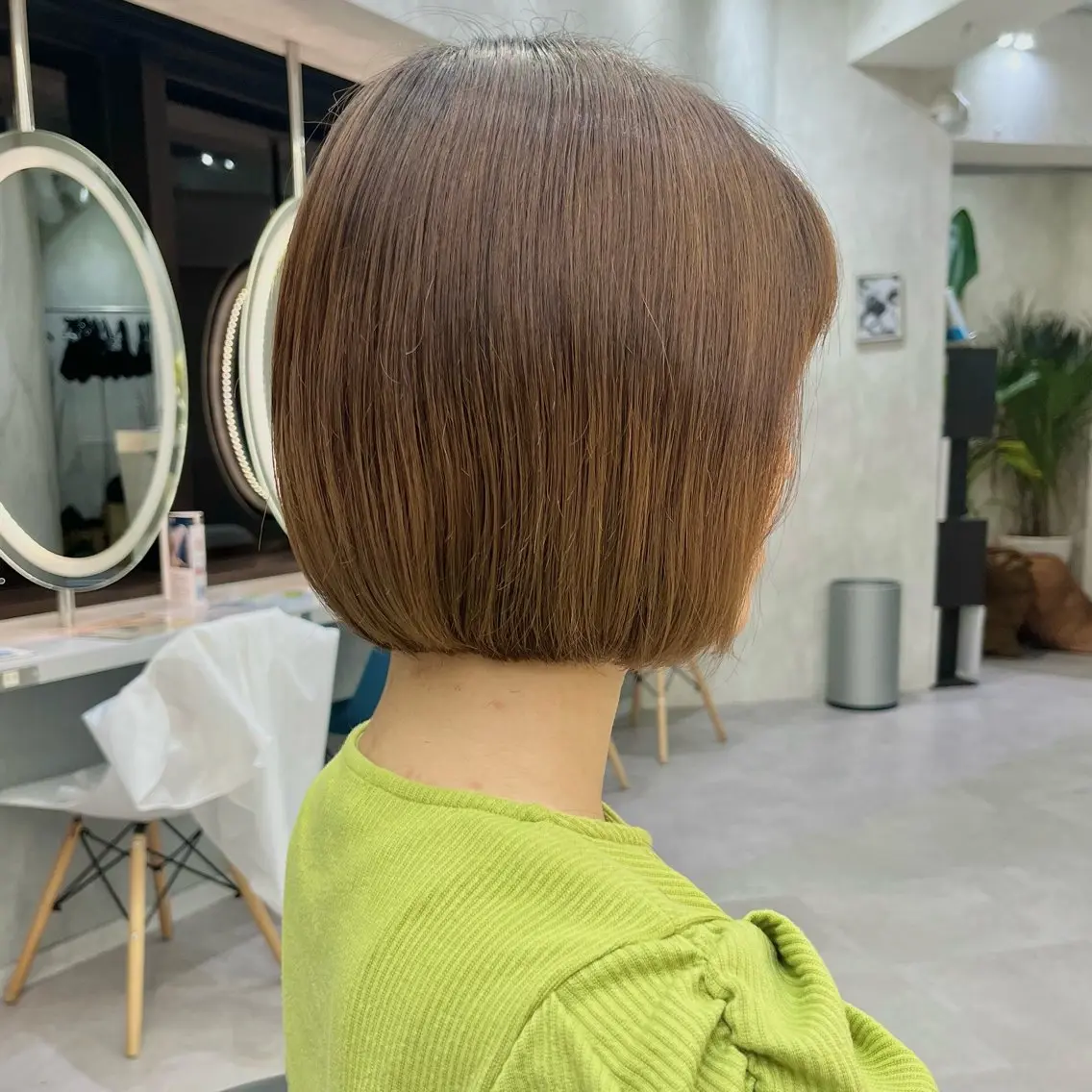 ショート カラー ヘアアレンジ アッシュ ベージュカラー 黒髪 ブリーチ ブルーカラー ボブ|韓国|美髪矯正 |amika🌙のヘアスタイル