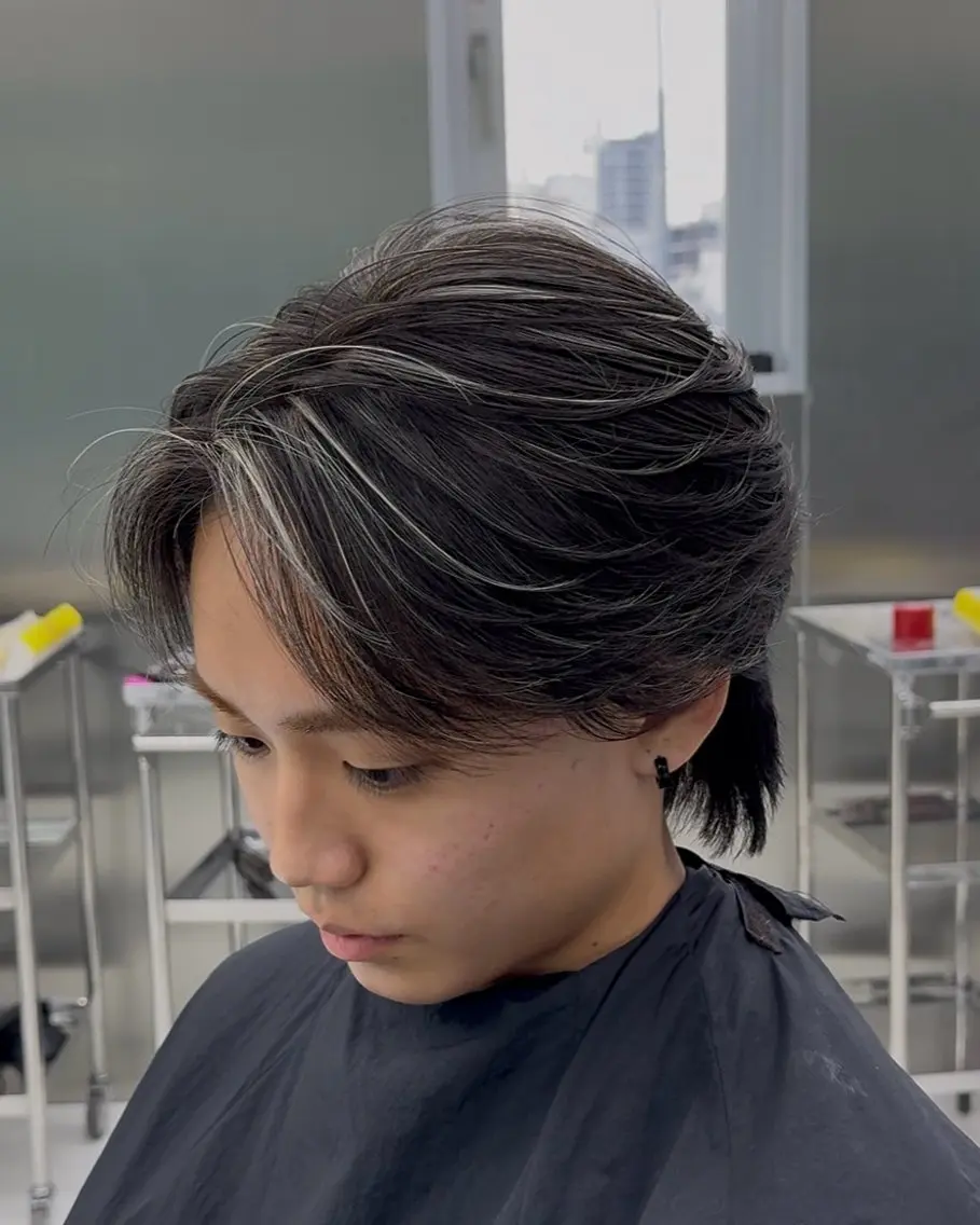 カラー メンズ メンズハイライト ハイライトカラー ヘアカラー 高崎 堅心のヘアスタイル