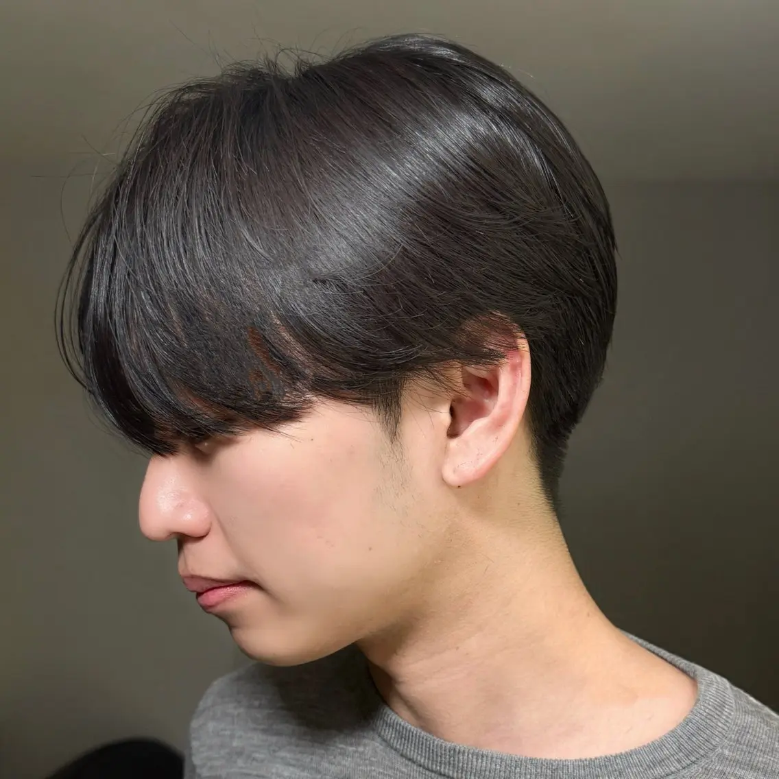 メンズ センターパート ダウンパーマ フェザーパーマ メンズ韓国風 マッシュ カット センターパート特化/ メンズカット/ヒロキのヘアスタイル