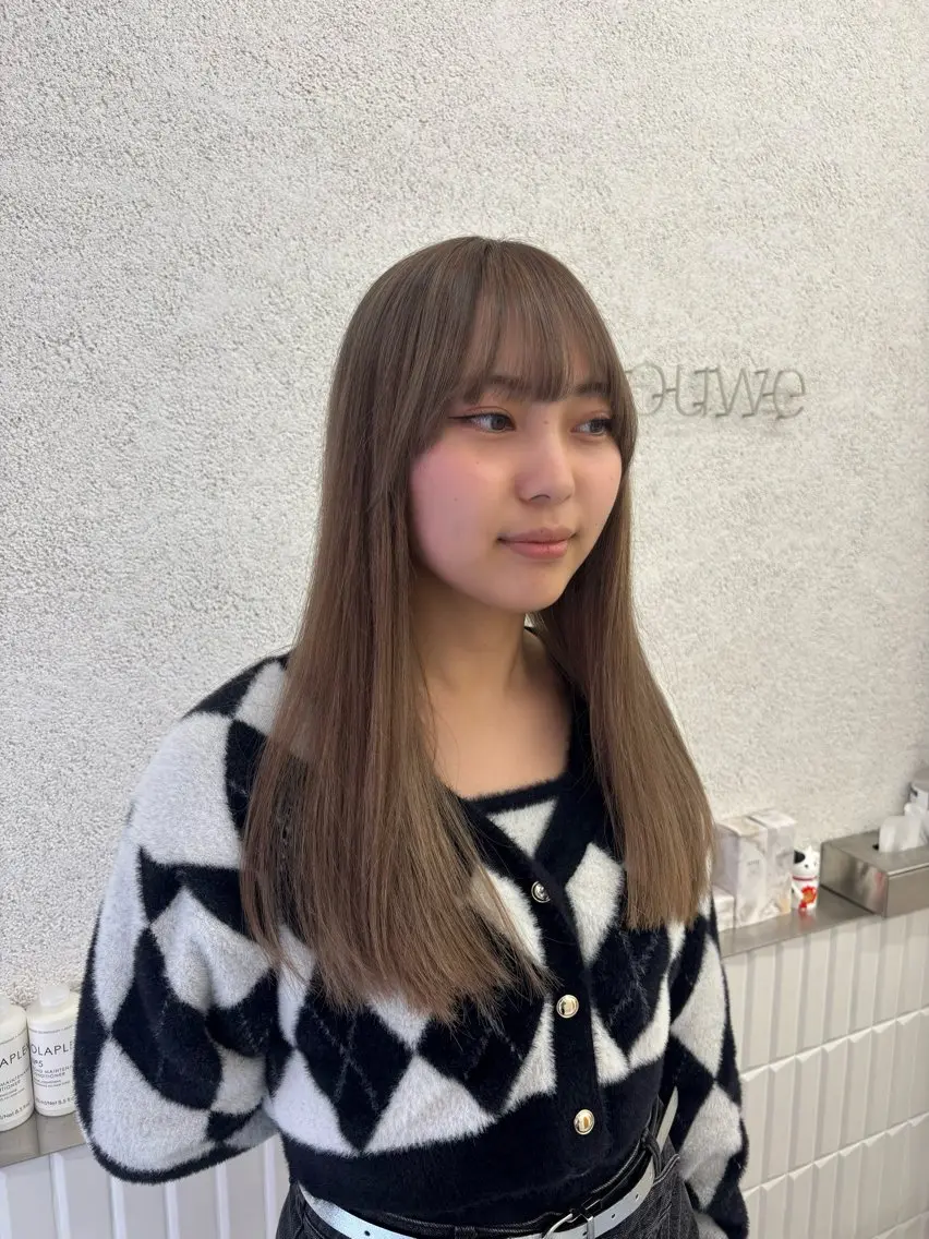ロング カラー ヘアカラー 🧸柔らかベージュ/ 顔周りレイヤー/ミクのヘアスタイル