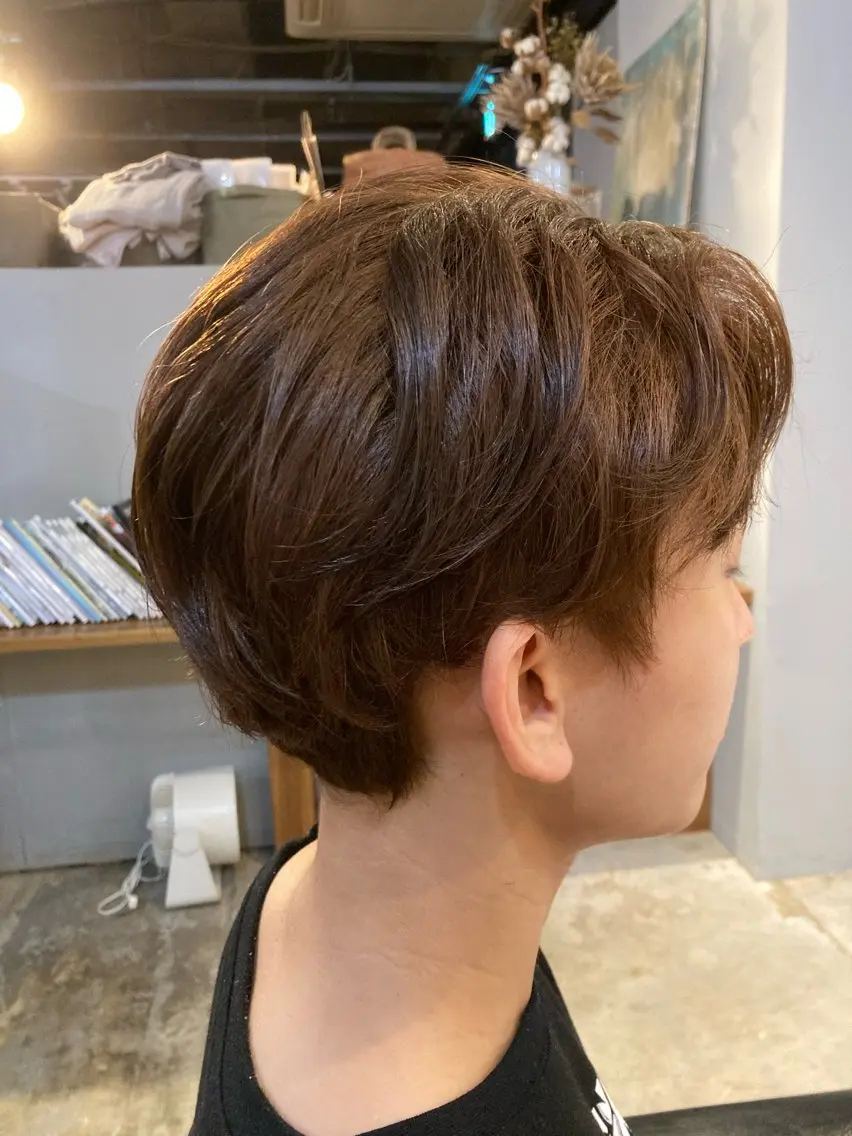 ショート カラー メンズ メンズブリーチ 黒髪 ブリーチ ブリーチなしカラー ヘアカラー 三上 琳のヘアスタイル