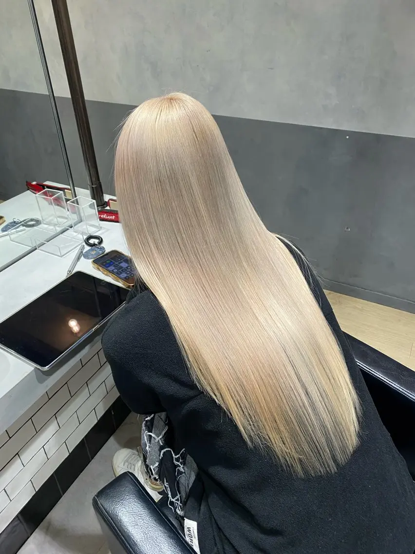 ロング ヘアカラー トリートメント ハイトーンエフェクト ブリーチいち丸のヘアスタイル
