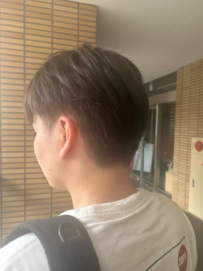 カラー アッシュ アッシュグレー アッシュグレージュ ブリーチ グレージュ 佐藤 綾のヘアスタイル