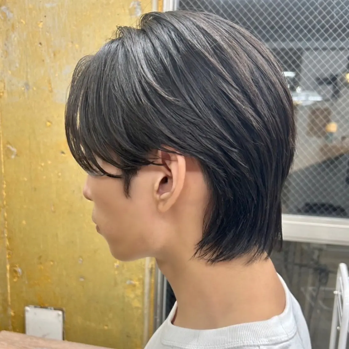 ミディアム メンズ メンズウルフカット 伸ばしかけ ウルフカット 谷口 瑠莉のヘアスタイル