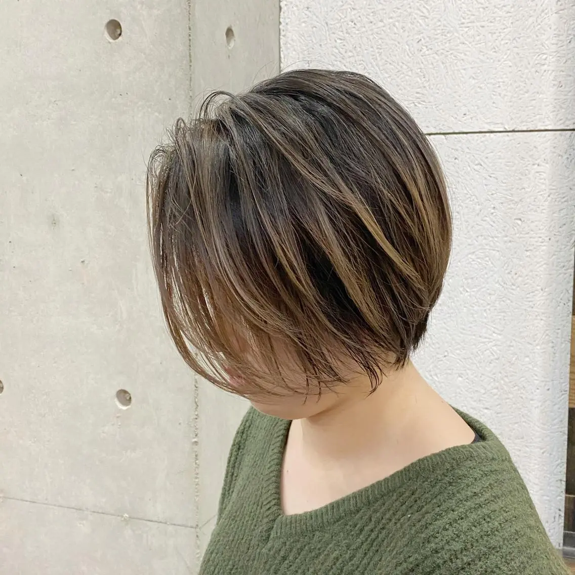 ショート カラー ネイル マツエク・マツパ バレイヤージュ レイヤーカット ショートヘア ショートネイル 中山 天地のヘアスタイル