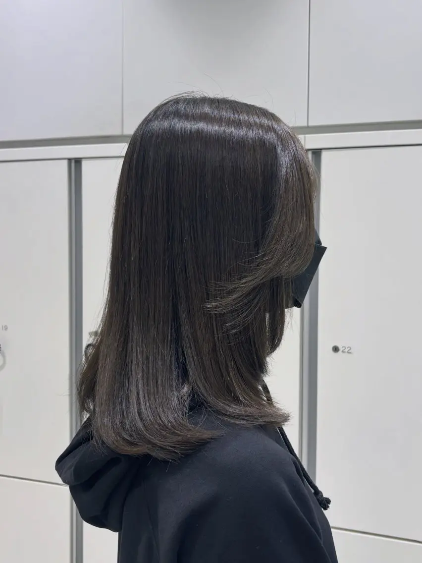 セミロング カット ヘアカラー カミヤ ミウのヘアスタイル