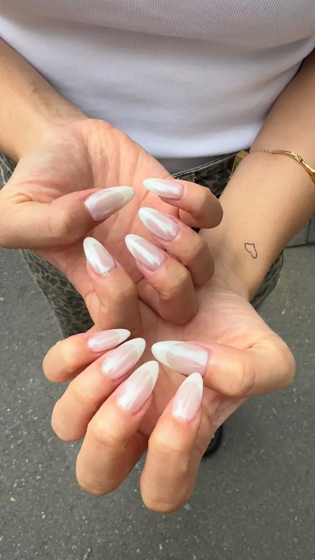 ネイル フラッシュネイル ホログラムネイル 韓国ネイル レース ラメ(グリッター) ハンドネイル MH_ Nailのネイルデザイン