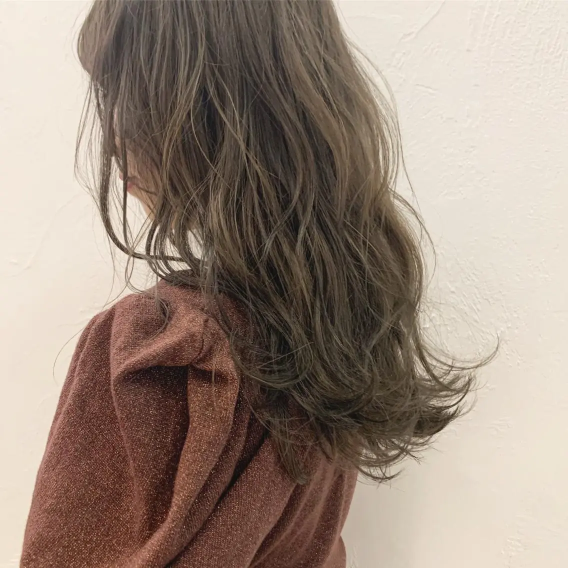 セミロング カラー ネイル ハイトーンボブ 前田 表参道　グレージュのヘアスタイル