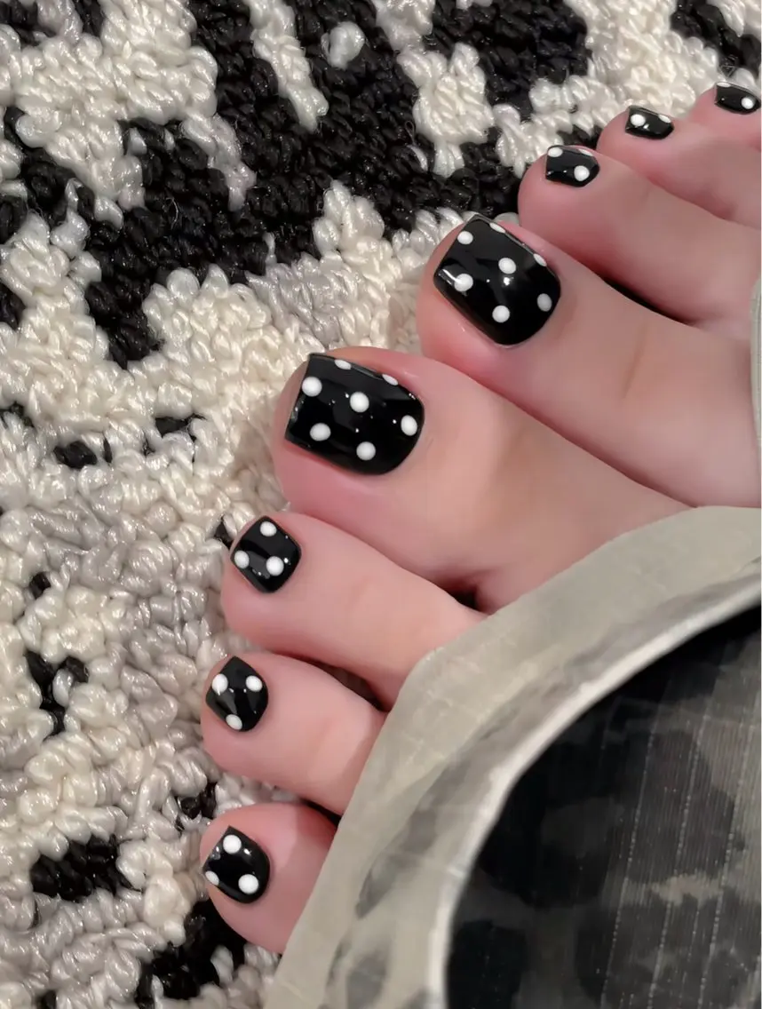 ネイル 桜ネイル フットネイル フレンチネイル グラデーション 氷ネイル・うるうるネイル フットネイル Lynn_ Nailのネイルデザイン
