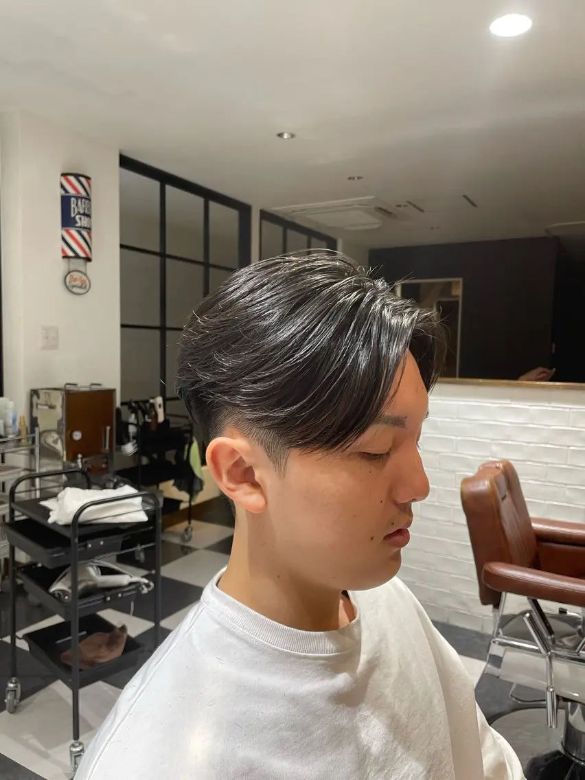 メンズ センターパート 刈り上げ ラローサ ヨシオのヘアスタイル