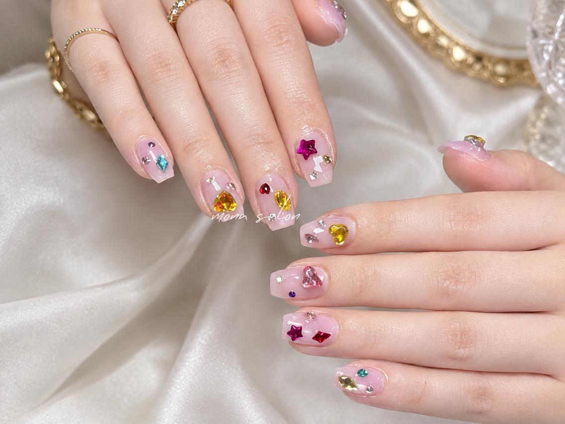 セミロング モナ サロンのネイルデザイン