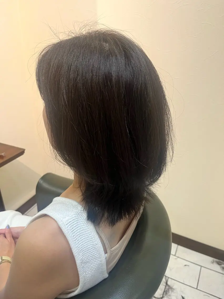 ミディアム 中野 由紀恵のヘアスタイル