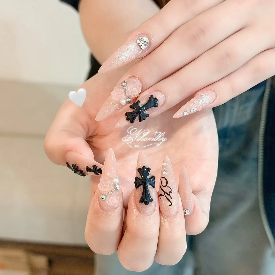 ネイル チークネイル ドット フットネイル フレンチネイル グラデーション ハンドネイル ハンドケア Nihonthy Nail 新宿のネイルデザイン