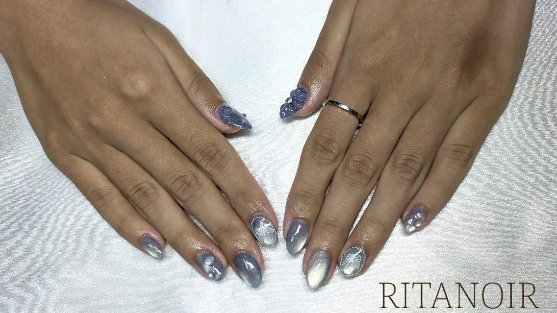 ネイル ブルー フラワーネイル ジェルネイル キラキラネイル マグネットネイル RITA NOIRのネイルデザイン