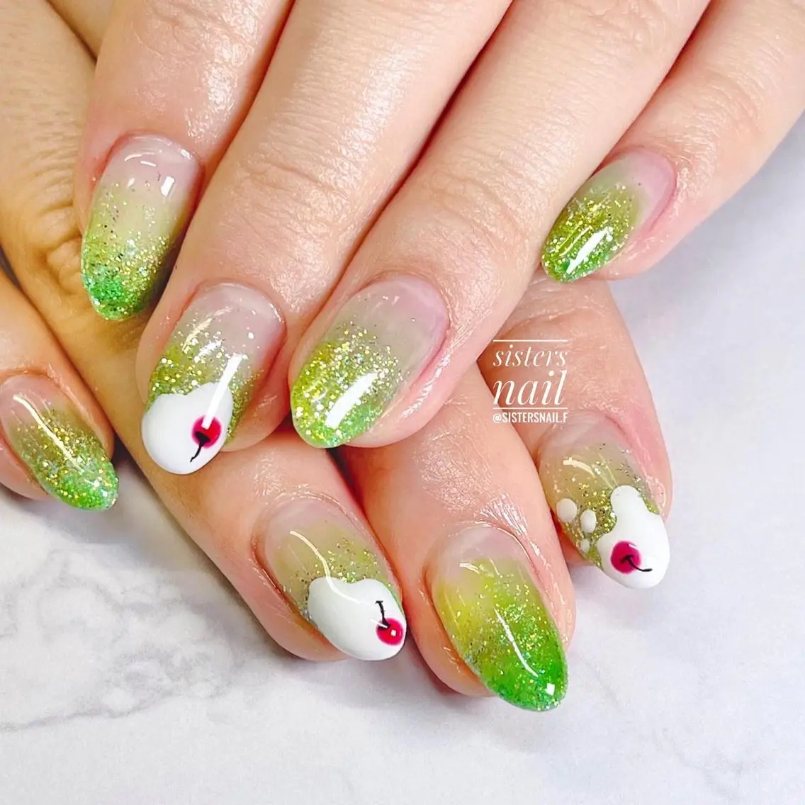 ネイル アートネイル グラデーション キラキラネイル ラメ(グリッター) 夏ネイル sisters nail.fのネイルデザイン