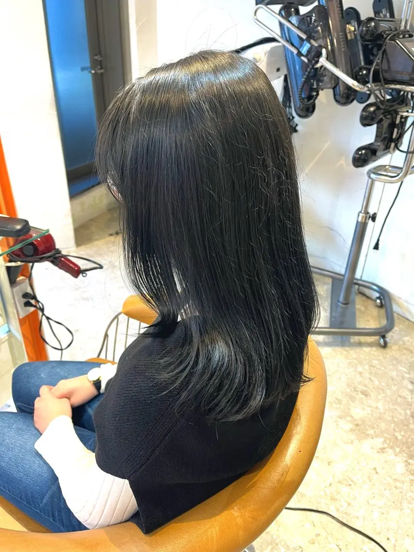 セミロング カラー カット ヘアカラー うしだ かおるのヘアスタイル