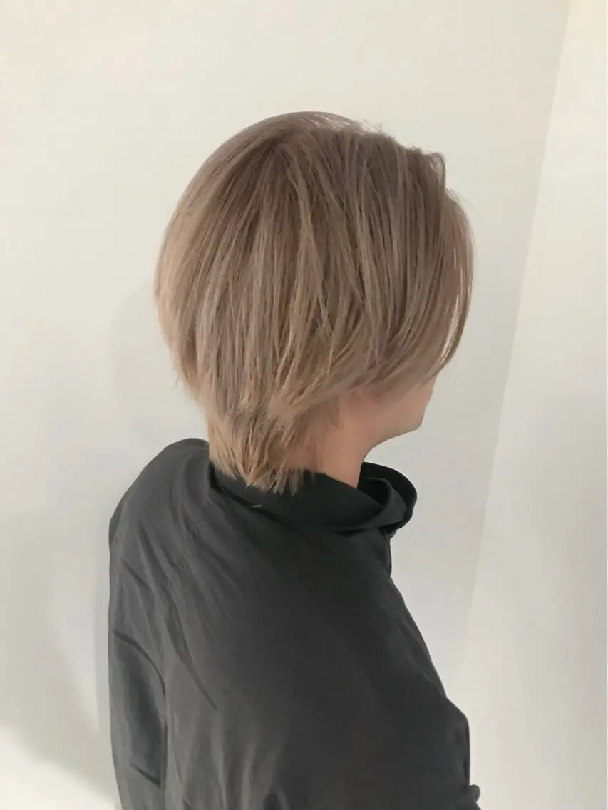 ショート メンズ メンズブリーチ ヘアカラー kosoraレイヤー ハイトーン/デザインのヘアスタイル