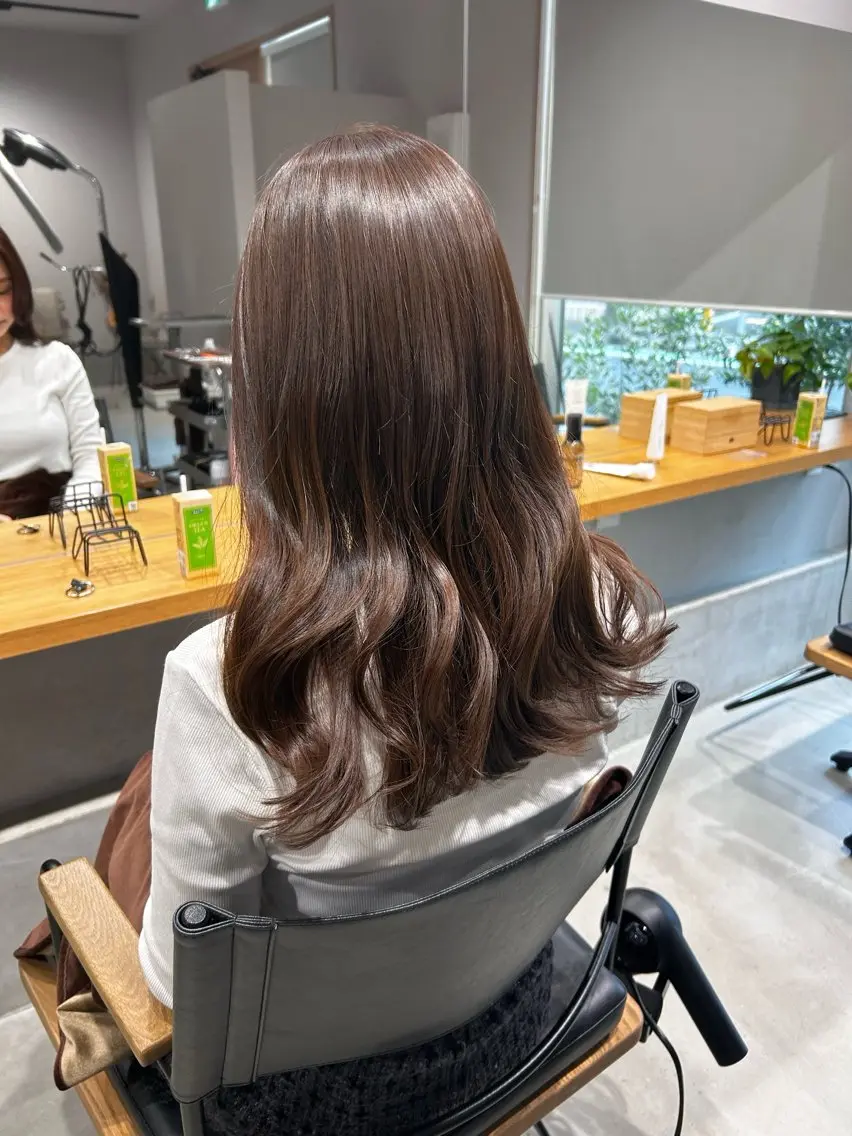 セミロング カラー アッシュ ベージュカラー 透明感カラー ミルクティーベージュ 透明感ケアカラー/ レイヤー/ryokaのヘアスタイル