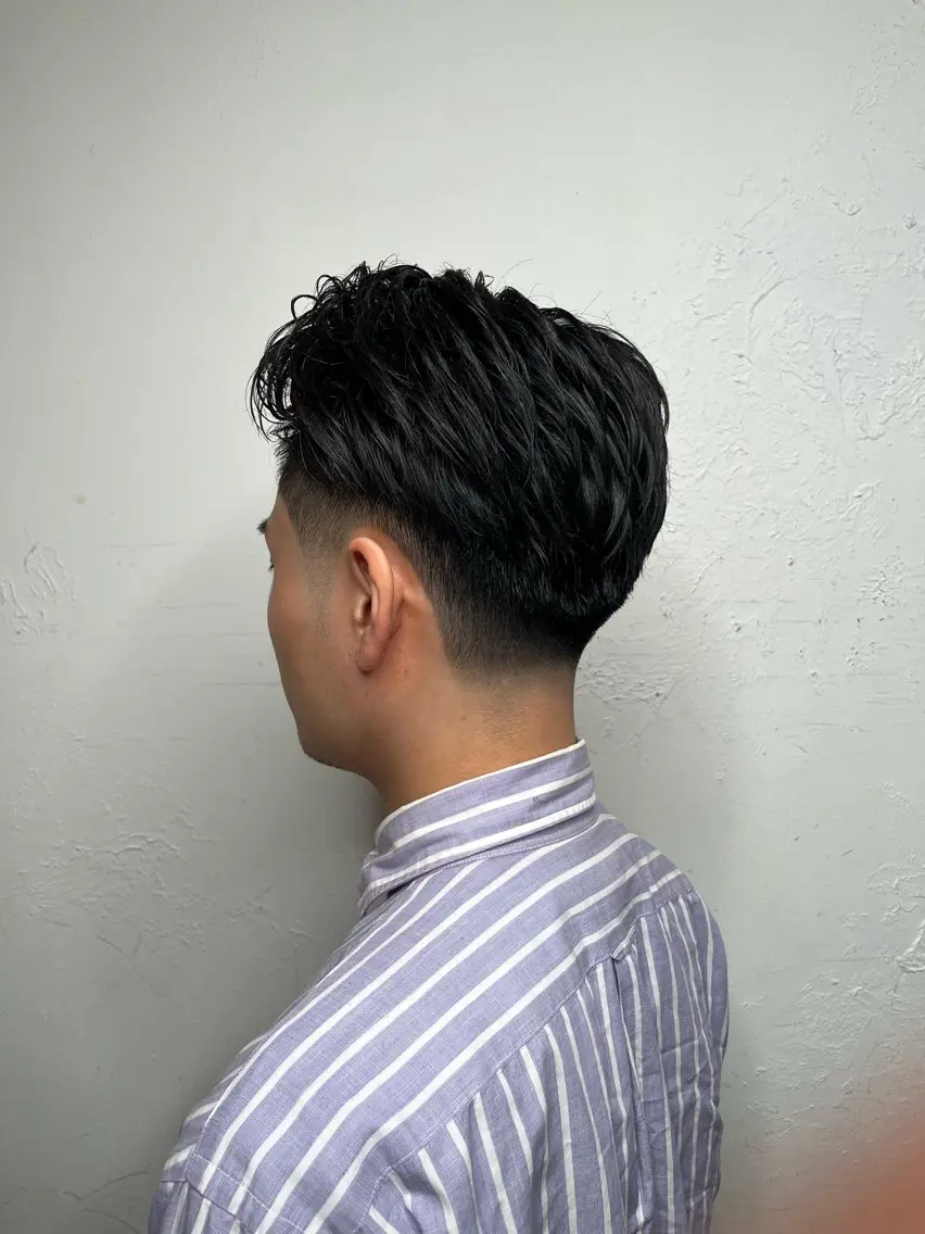 ショート メンズ センターパート ダウンパーマ フェードカット メンズハイライト メンズパーマ カット トリートメント 💈メンズ特化💈 TASUKUのヘアスタイル