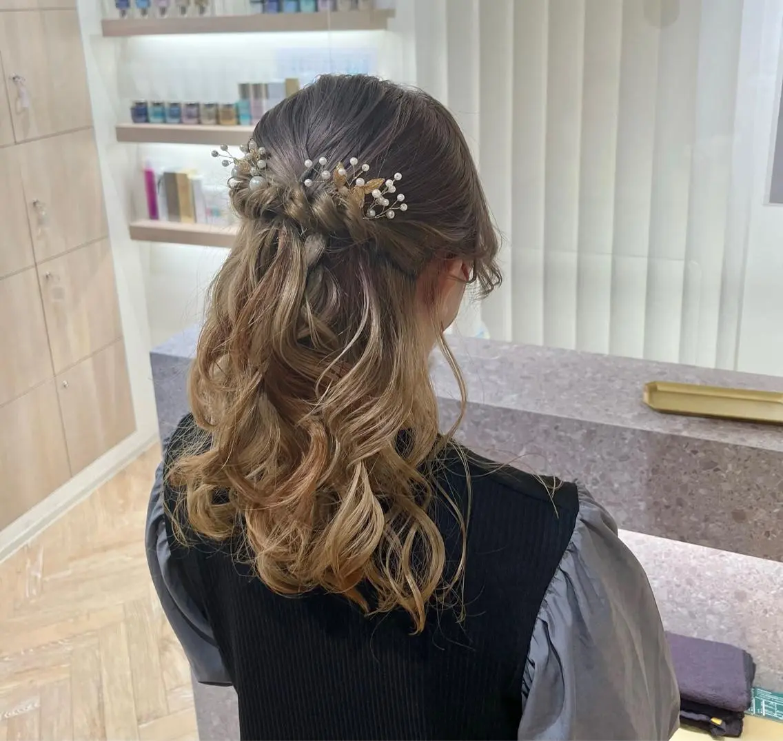 セミロング ヘアアレンジ ハーフアップ ヘアセット 🩷🤍 NAMI🤍🩷のヘアスタイル