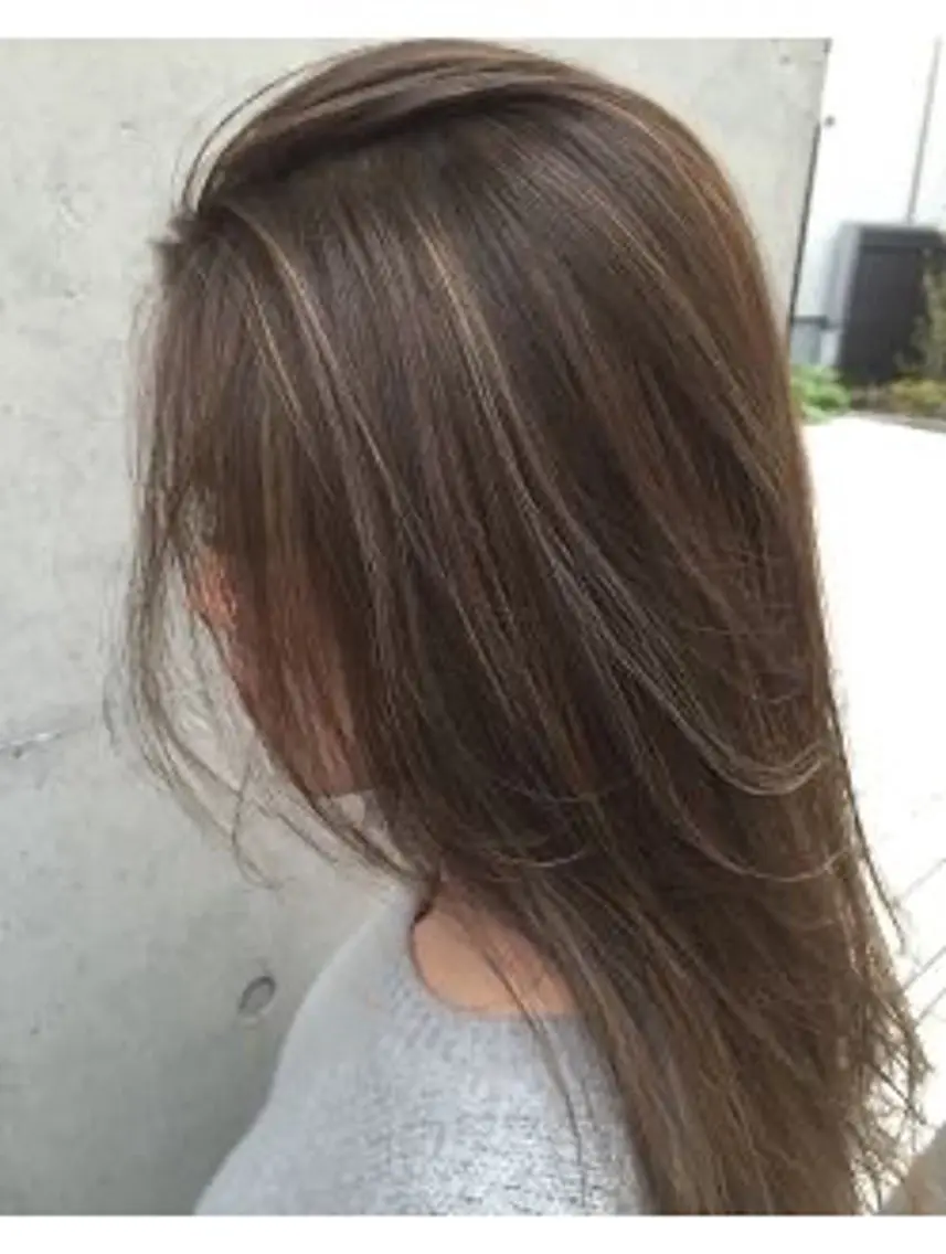カラー 菰口 美優のヘアスタイル