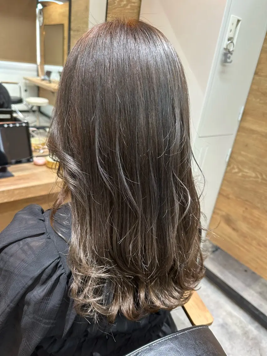 ロング カラー カット ヘアカラー coupe ciseauxのヘアスタイル