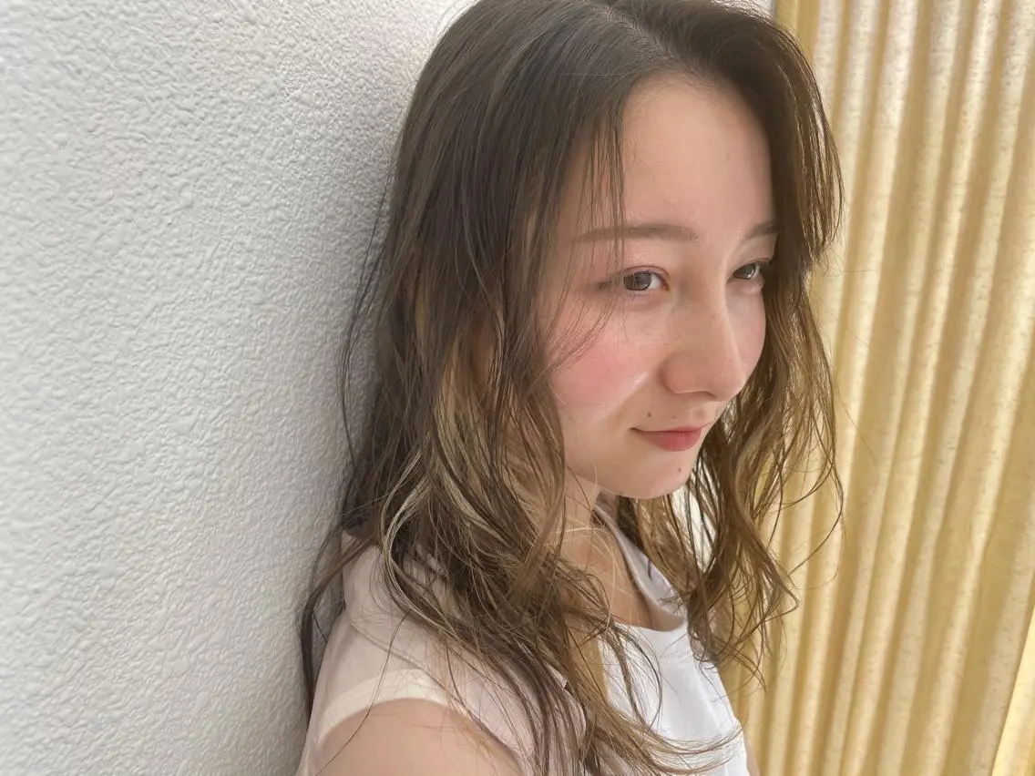 セミロング カラー デザインカラー イヤリングカラー カット ヘアカラー トリートメント 田島 仁美のヘアスタイル