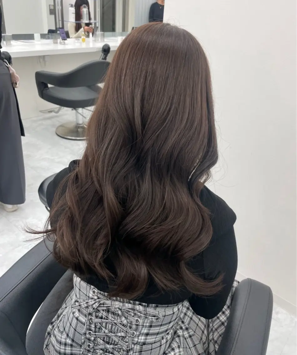 ロング ヘアカラー トリートメント ヘッドスパ ヘアセット 顔まわりレイヤー/諒 オリーブカラー/天神のヘアスタイル