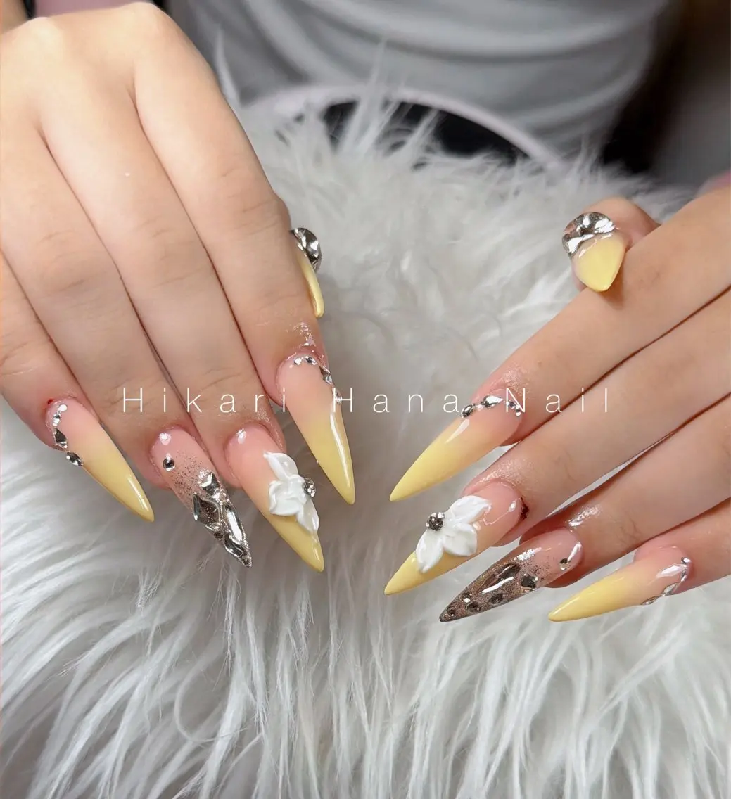 ネイル チークネイル フレンチネイル グラデーション キラキラネイル 韓国ネイル ハンドネイル HIKARIHANA NAILのネイルデザイン