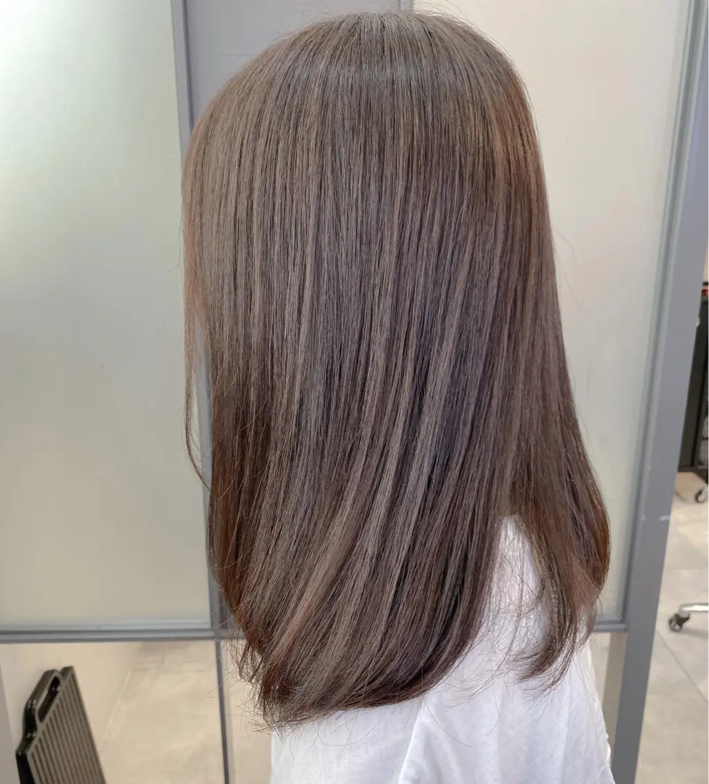 セミロング カラー グレージュ ミルクティーグレージュ 【透明感、艶髪】西村 有司のヘアスタイル