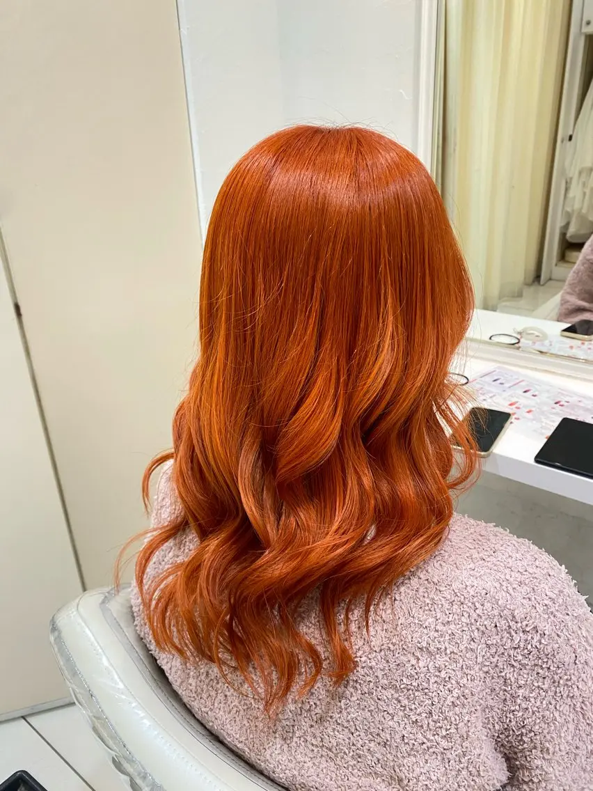 カラー ブリーチ オレンジ 🎀TEN🎀 オリーブベージュのヘアスタイル