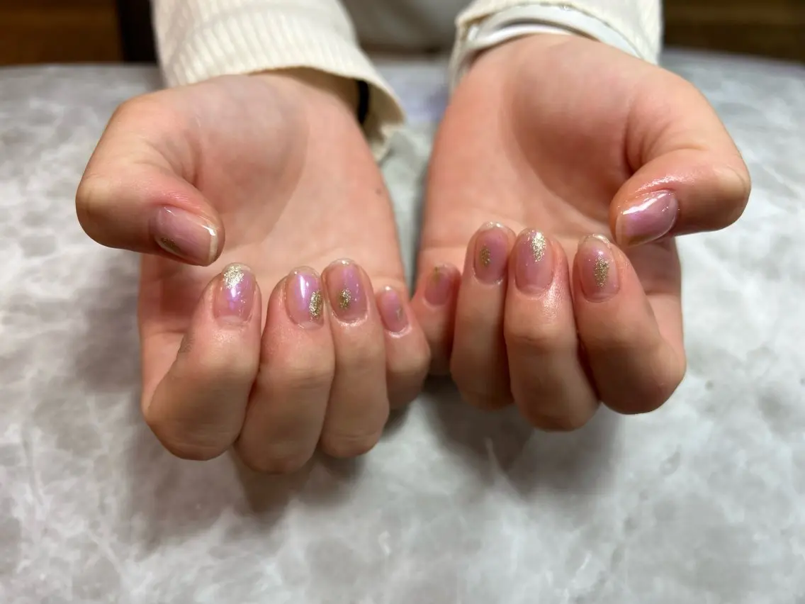 ネイル ゴールド キラキラネイル ピンク LAX 元町 Hinaのネイルデザイン