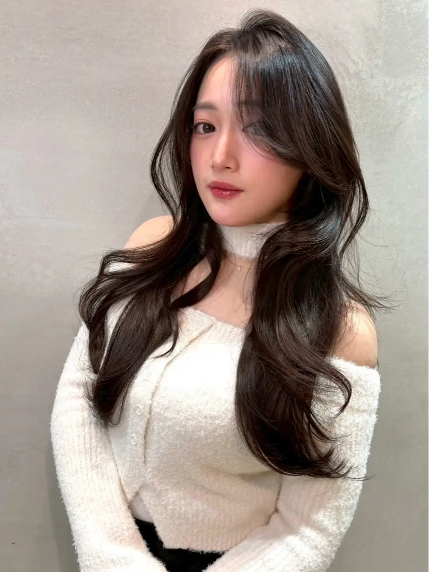 ロング ロングレイヤー くびれヘア 顔周りカット 韓国風ヘア レイヤーカット カット ヘアカラー トリートメント 縮毛矯正 ミディアム レイヤー 顔周り金山のヘアスタイル
