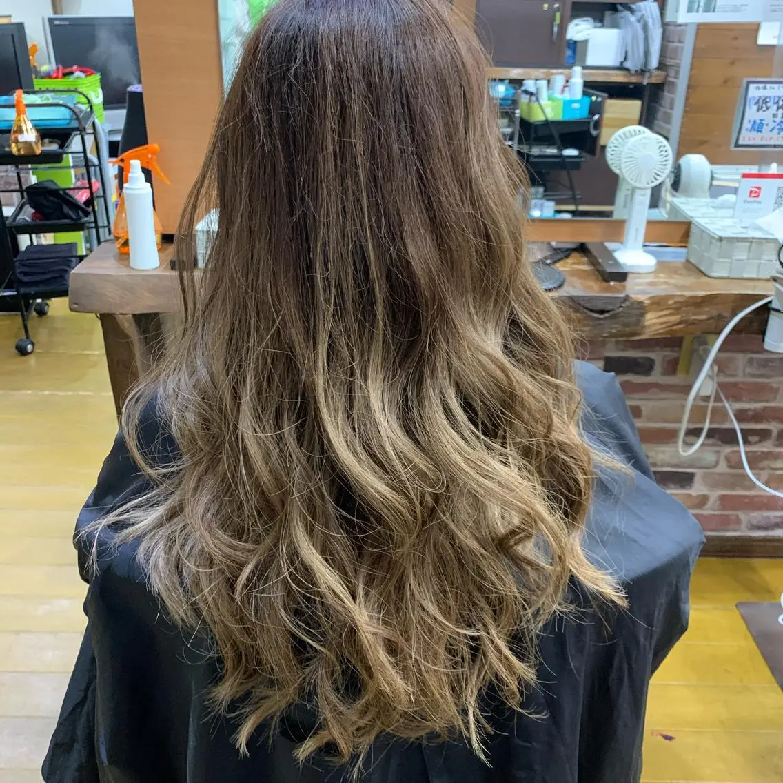 ロング 神 甚八のヘアスタイル