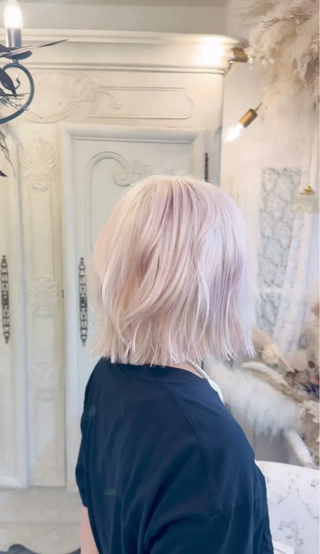 ミディアム カット ヘアカラー トリートメント 安藤悠里/ハイトーン /デザインカラーのヘアスタイル