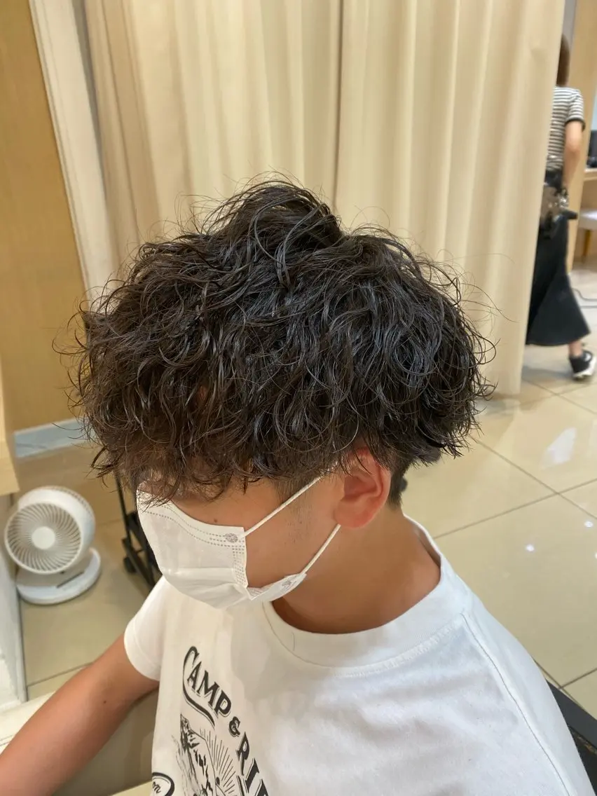 ショート パーマ メンズ カット パーマ メンズ特化型美容師 栗山勇人のヘアスタイル