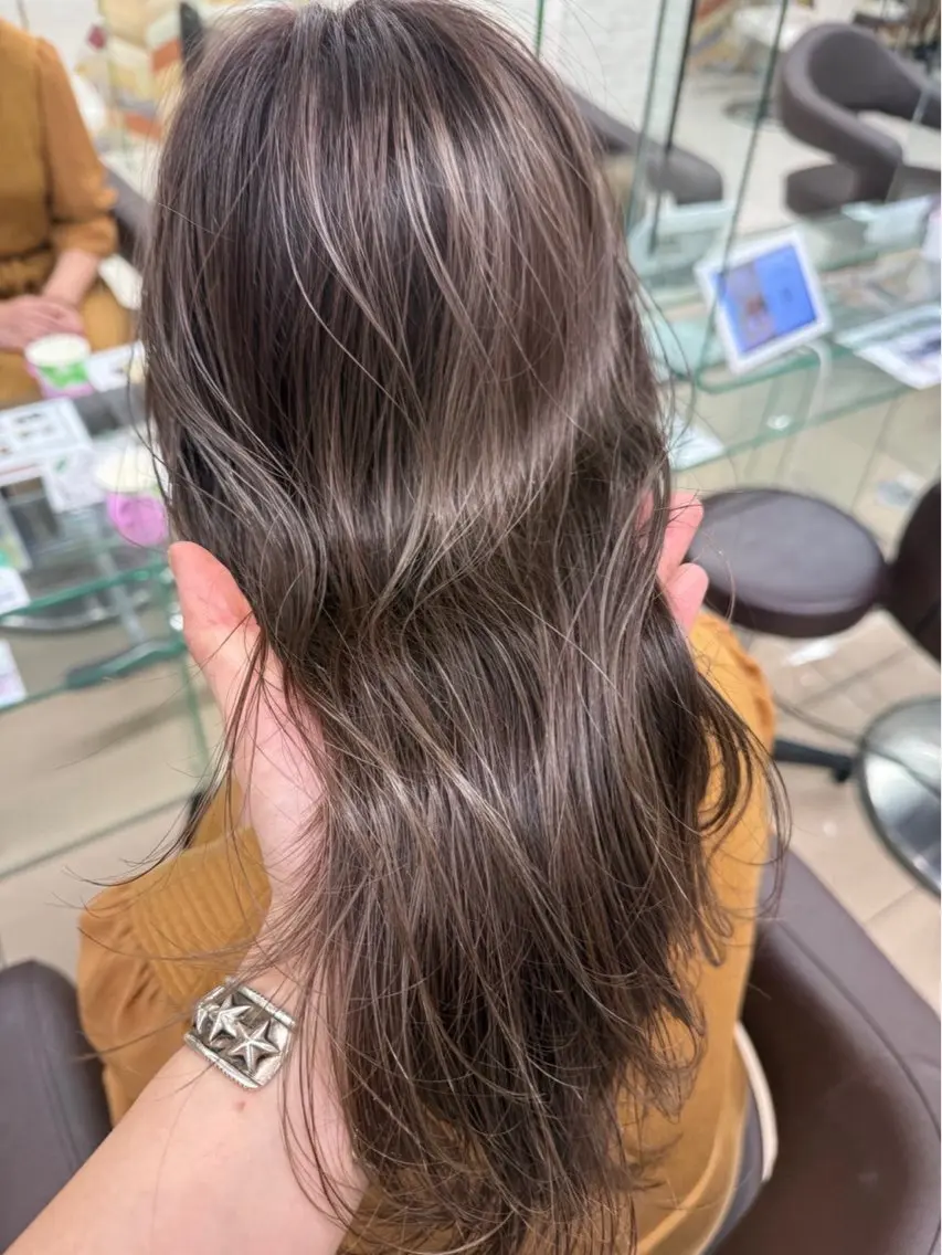 カラー 菅野谷 琉那のヘアスタイル