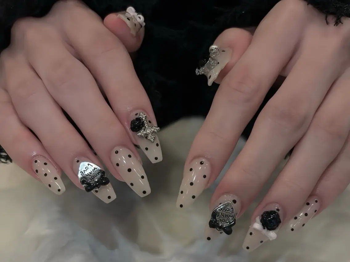 ネイル アニマル柄 ボルドー ブラウン チークネイル フレンチネイル Rin Nail 新大久保店のネイルデザイン