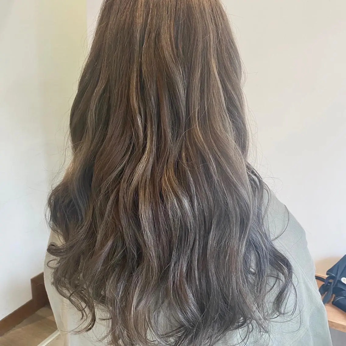 ロング カラー chill out 南塚口本店のヘアスタイル