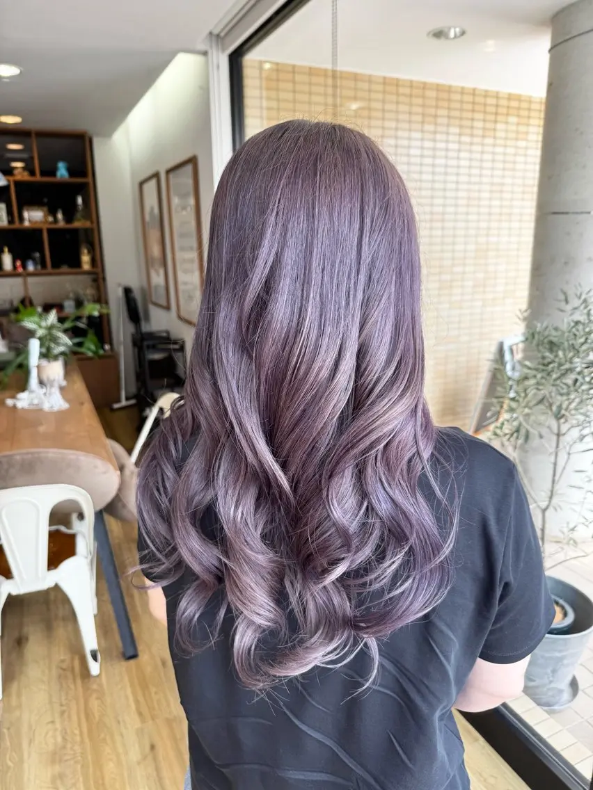 ロング カラー ブリーチ グレージュ ラベンダーカラー ラベンダーグレージュ ラベンダーグレー ヘアカラー トリートメント ツキダテ ユイのヘアスタイル