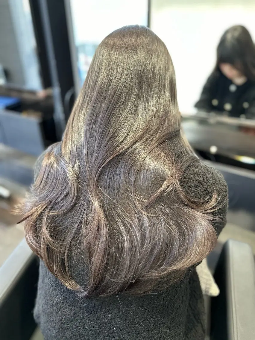 セミロング ヘアカラー トリートメント ハイトーン/透明感 カラー🍒SHIONのヘアスタイル
