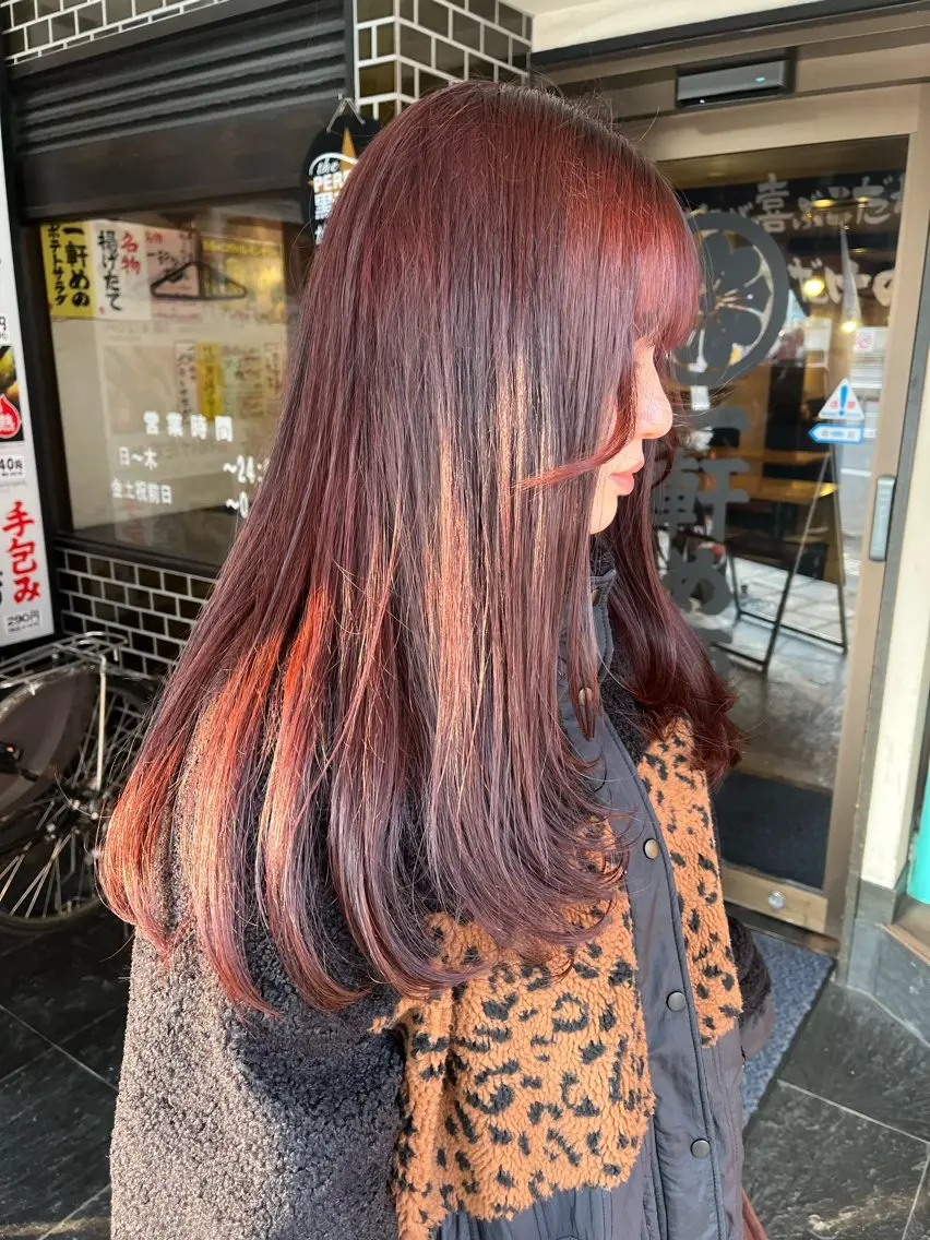 ロング カット ヘアカラー 【ブロンド】【ベージ ュ系】TAKUMAのヘアスタイル