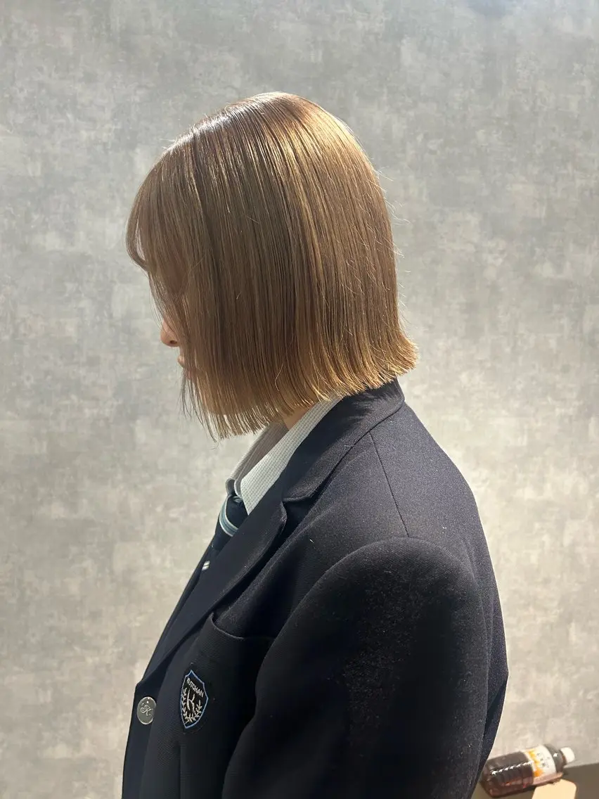 ショート 小顔垢抜けレイヤー/ ハイトーン/YUTOのヘアスタイル