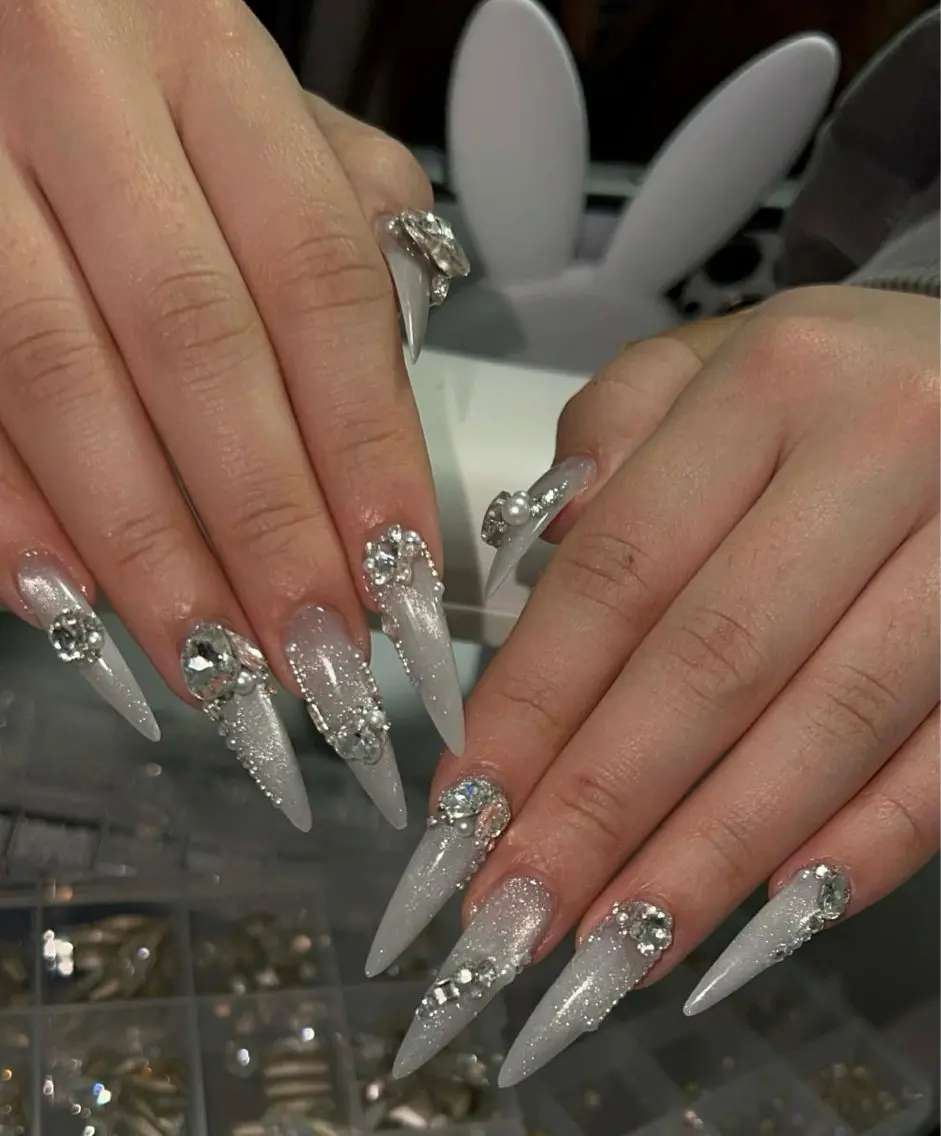 ネイル オーロラネイル クリアネイル 成人式 フラッシュネイル ジェルネイル ハンドネイル Amee Nail Salonのネイルデザイン