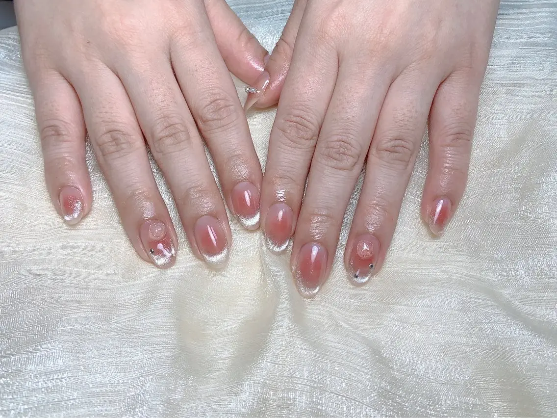 ネイル オーロラネイル チークネイル フレンチネイル ジェルネイル ガラスフレンチ ハンドネイル ハンドケア Nail Jolieのネイルデザイン