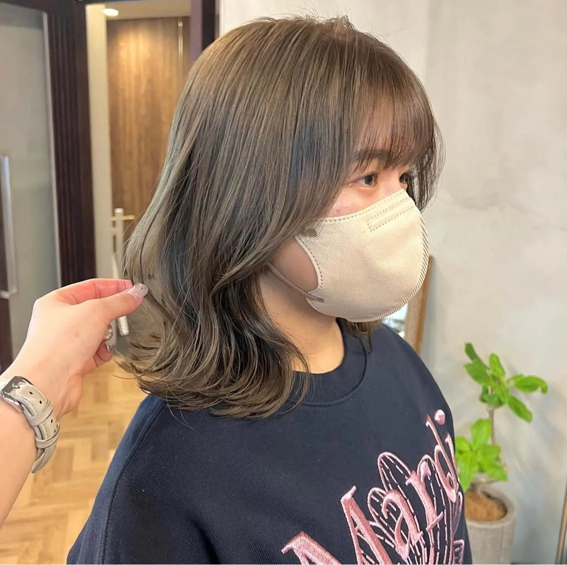 ミディアム カラー パーマ ヘアアレンジ メンズ キッズ ネイル マツエク・マツパ アイブロウ 赤色 カット ヘアカラー トリートメント 前川 朋香のヘアスタイル