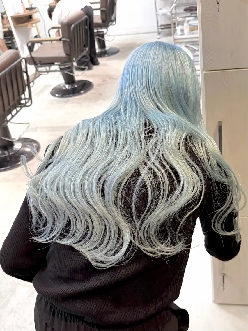 ロング カラー ヘアカラー トリートメント kai .のヘアスタイル