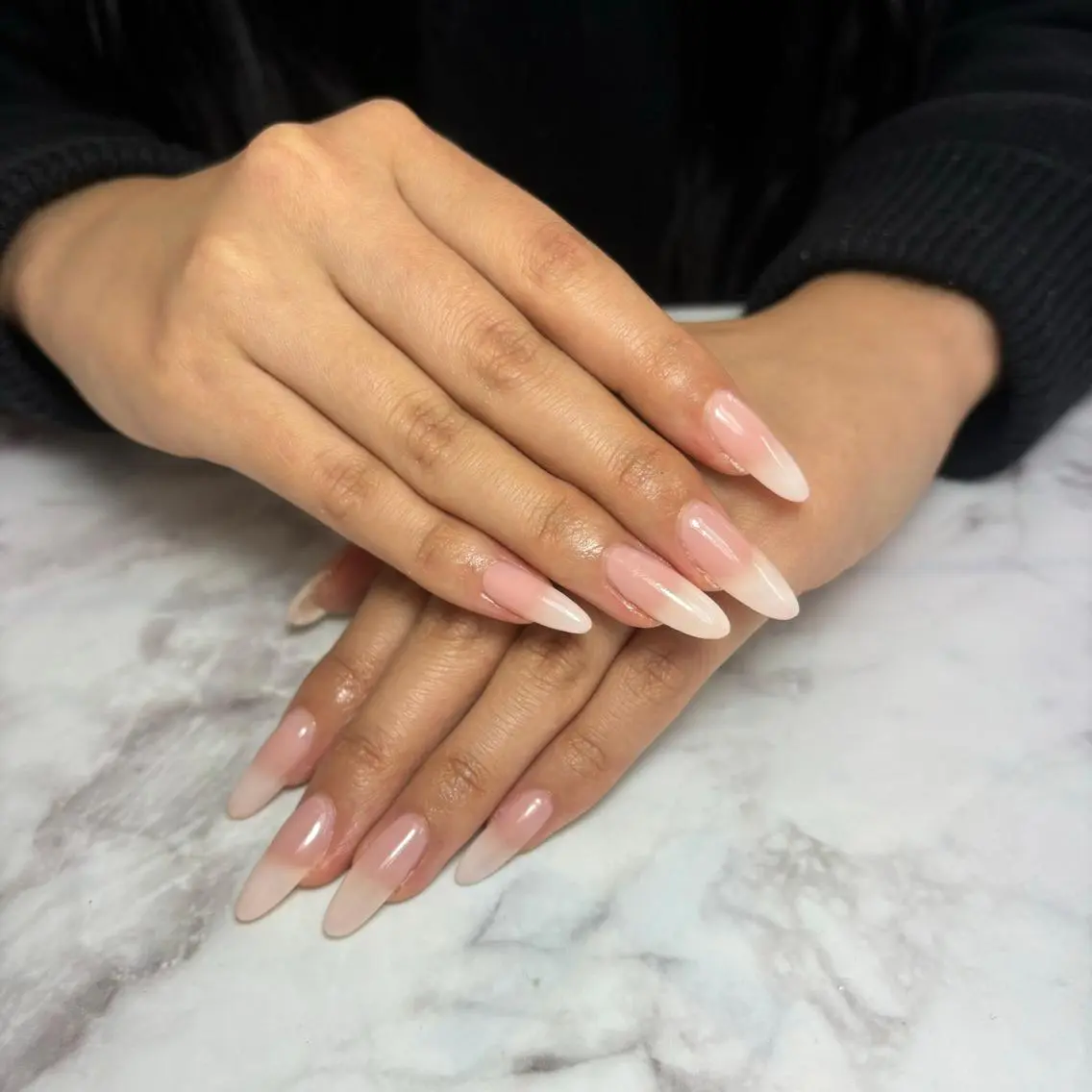 salon UNE LMA見習いスタッフのネイルデザイン