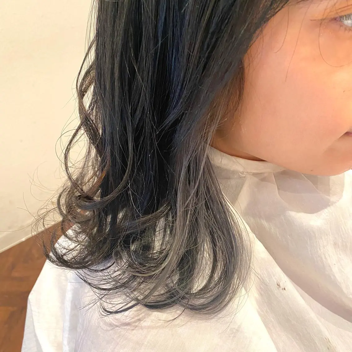 セミロング カラー シルバー 🌈🌸あおき みちる🌟💗のヘアスタイル
